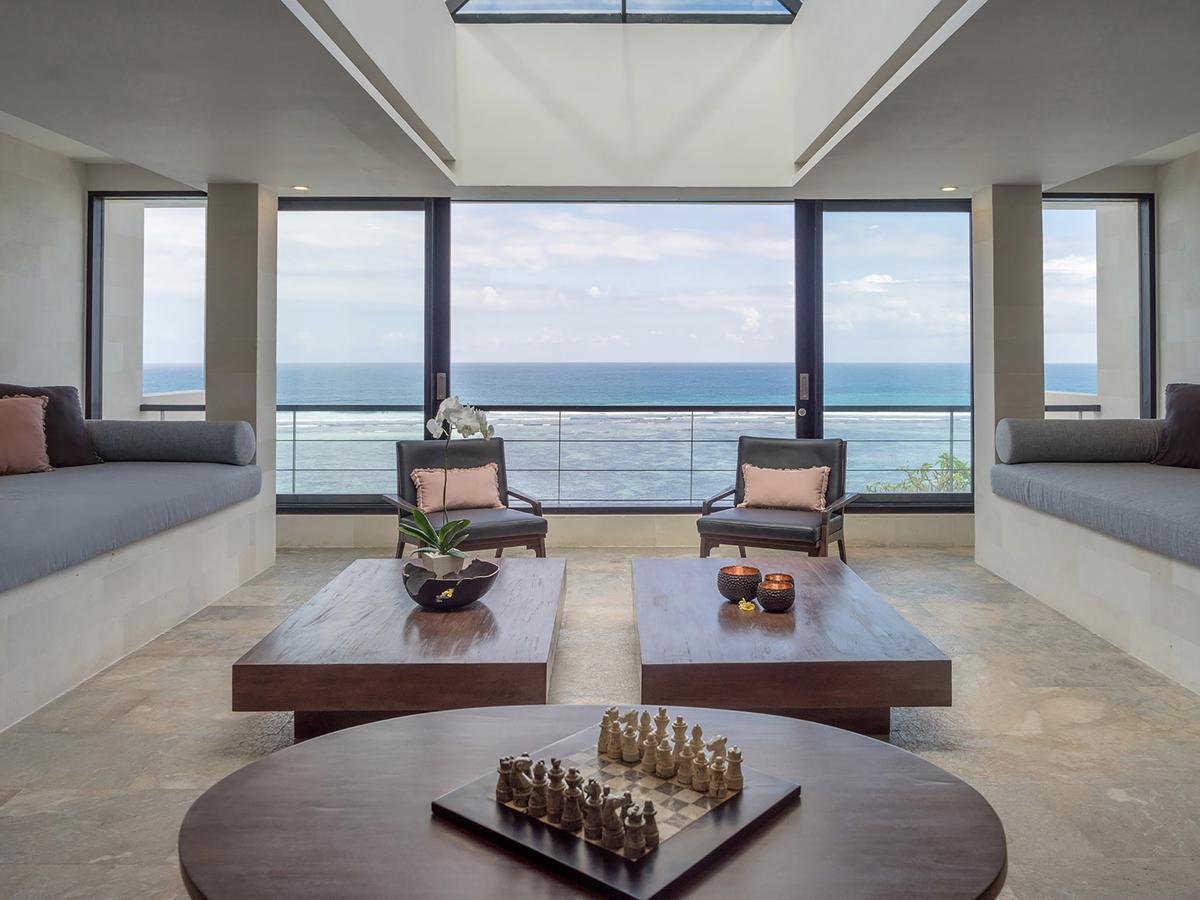 Grand Cliff Villa *